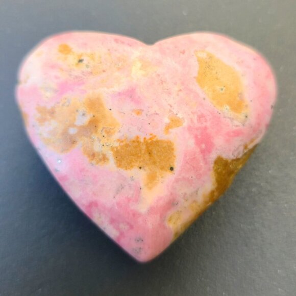 Natural Pink Rhodochrosite Quartz Crystal Heart ✦ Polished Palm Stone from Peru - Picture 3 of 11